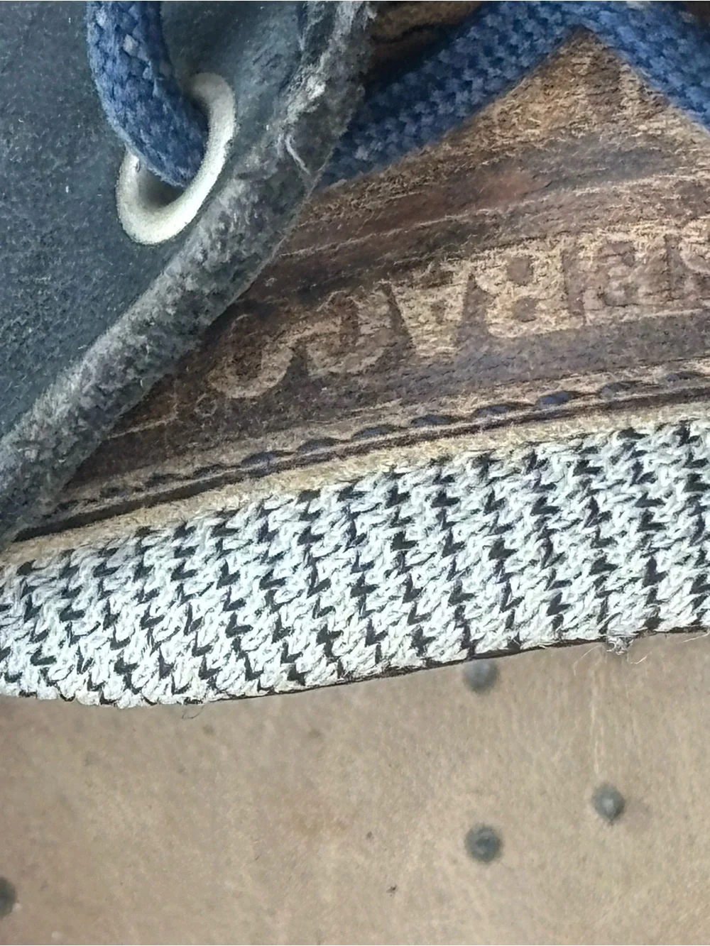 Leather Sebago Docksides boat size 9 shoes in navy blue.